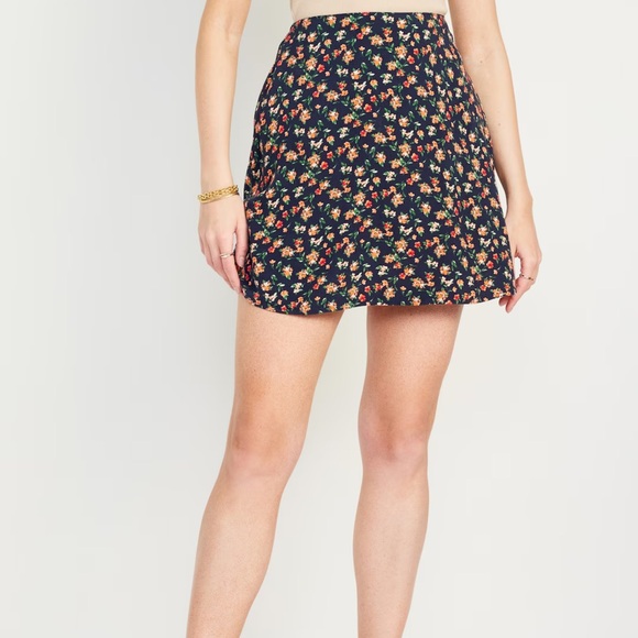 NWT OLD NAVY Mini Slip Skirt Color: Navy Floral - Picture 2 of 9